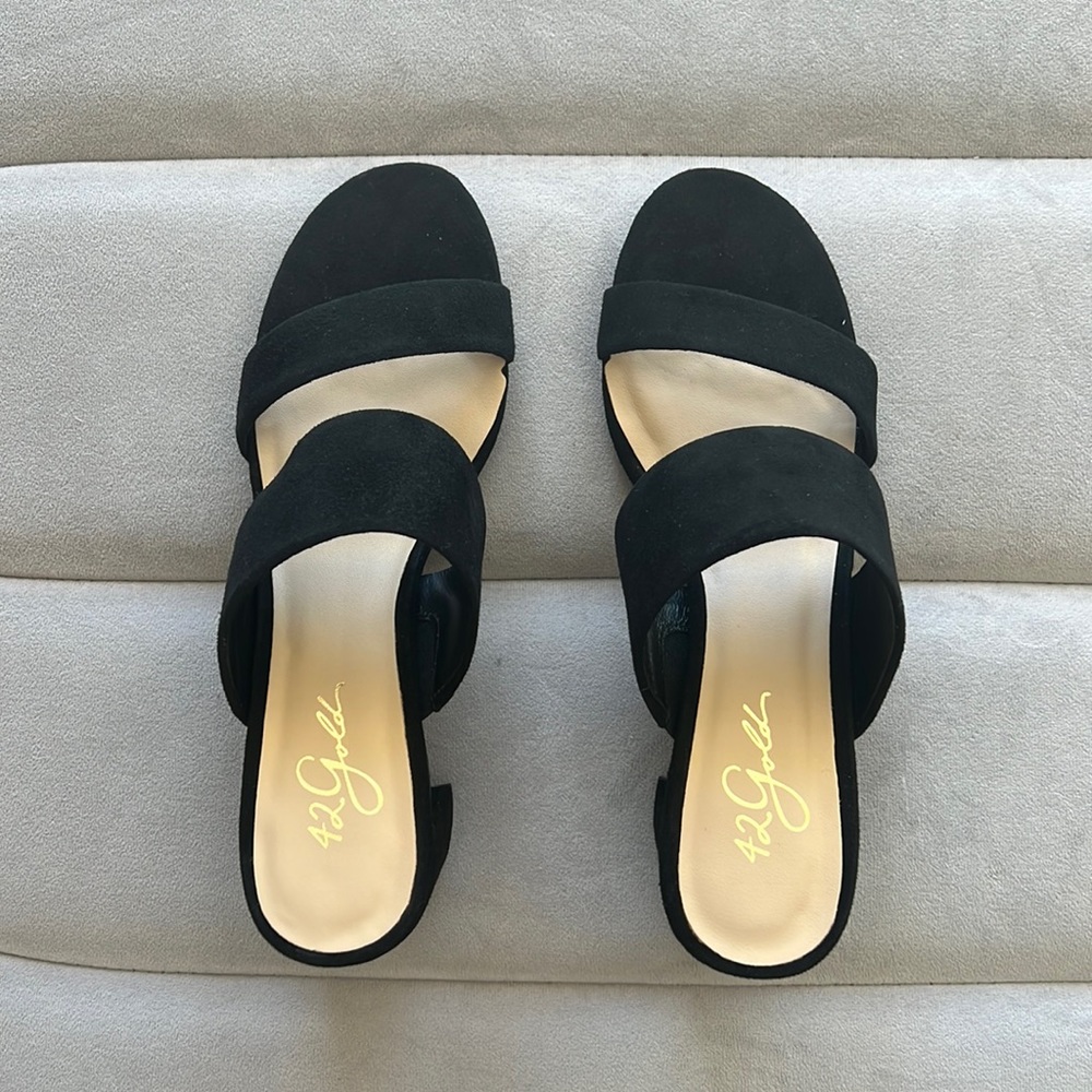 NEVER WORN Chinese Laundry block heels
